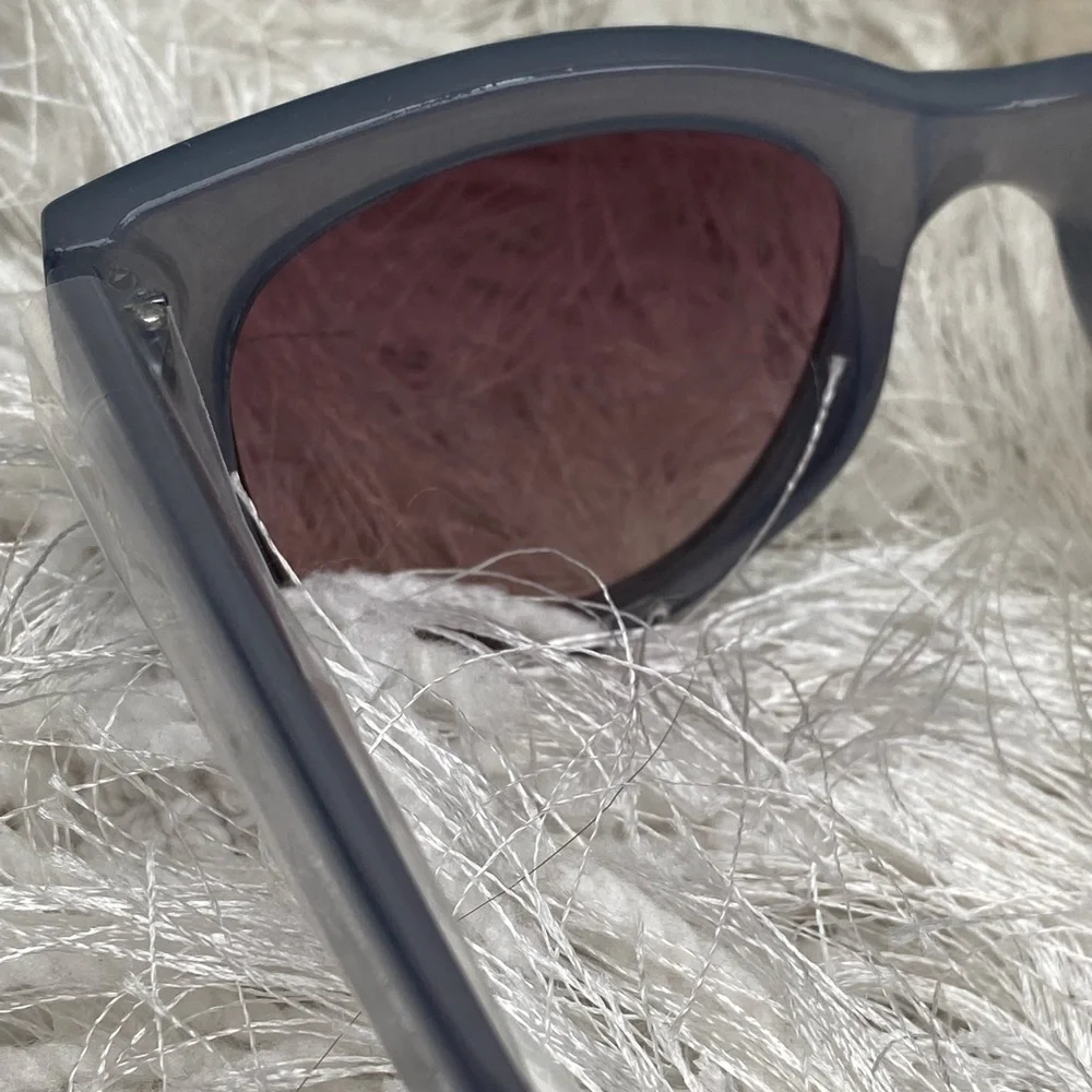 New J. Crew Unisex Classic Square-Frame Sunglasses With Soft Case Gray